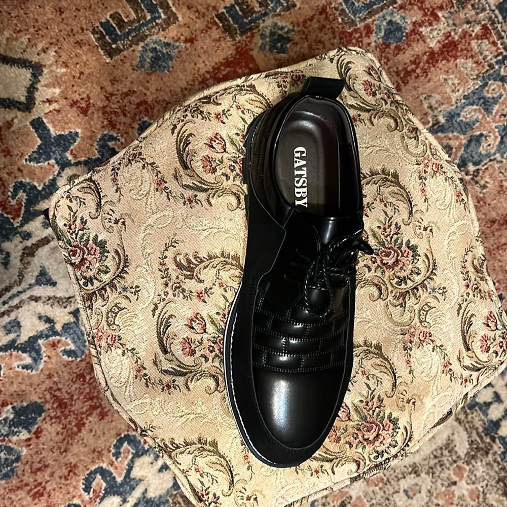 Men's black casual shoe